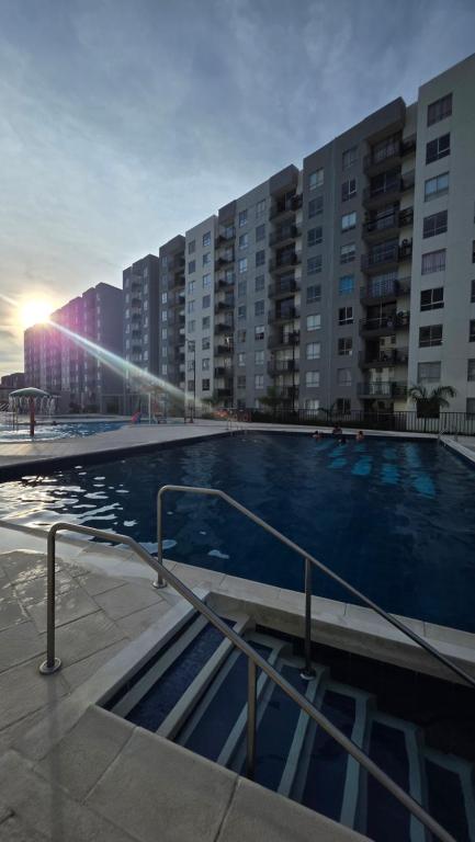 Condominio AZUL RICAURTE Apartamento con 4 piscinas - 2