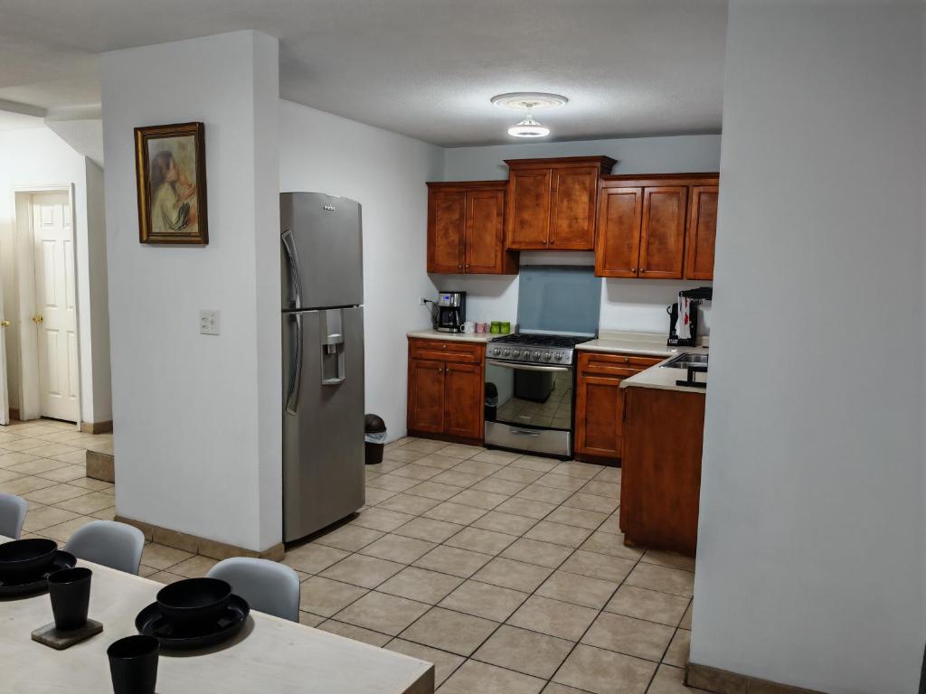 Comfortable 3 bedroom house - 2