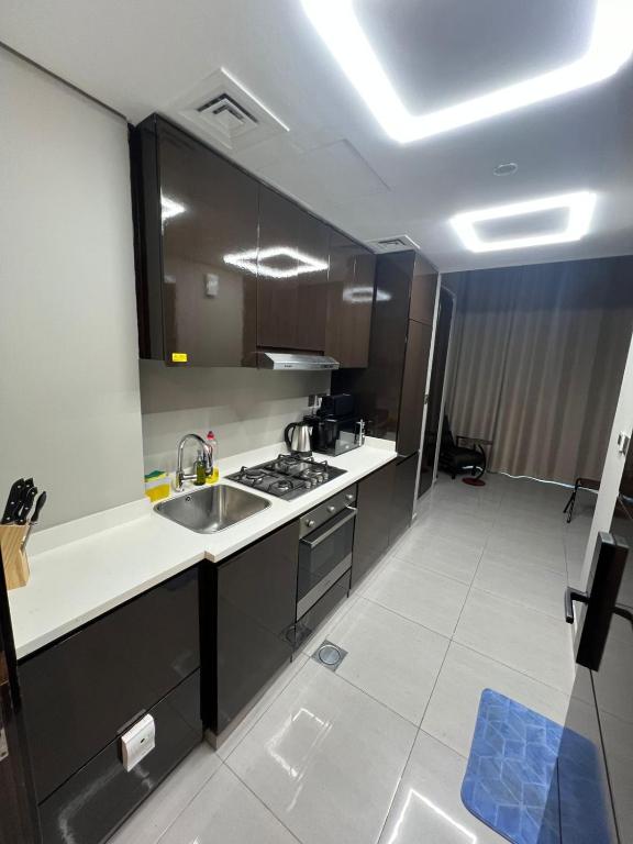 Studio in Business Bay with Huge Balcony & Pool View near to Metro, Dubai