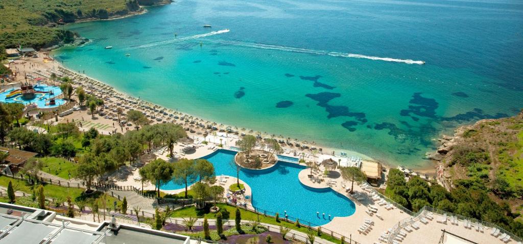 Aria Claros Beach & Spa Resort – All Inclusive 24H — Beach in Özdere, Izmir