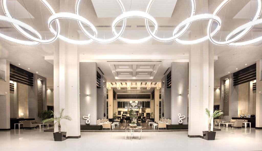Aria Claros Beach & Spa Resort – All Inclusive 24H — Hotel building in Özdere, Izmir