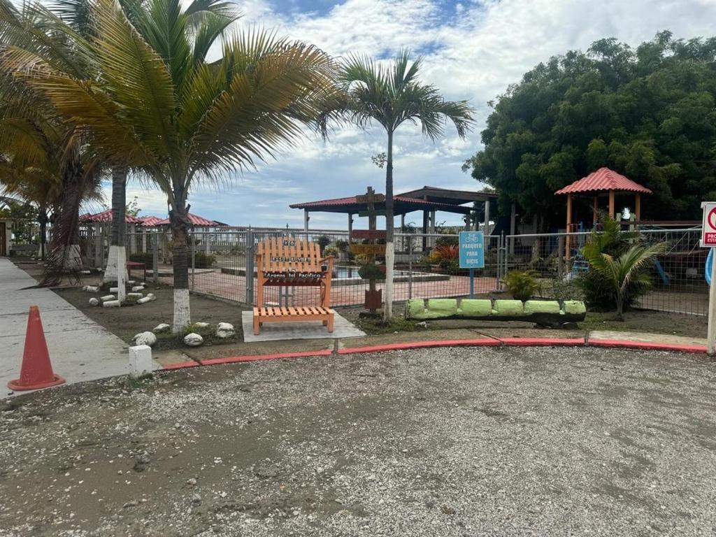 Casa en urbanización privada a 2 minutos caminando de la playa, Vía a Data - 4