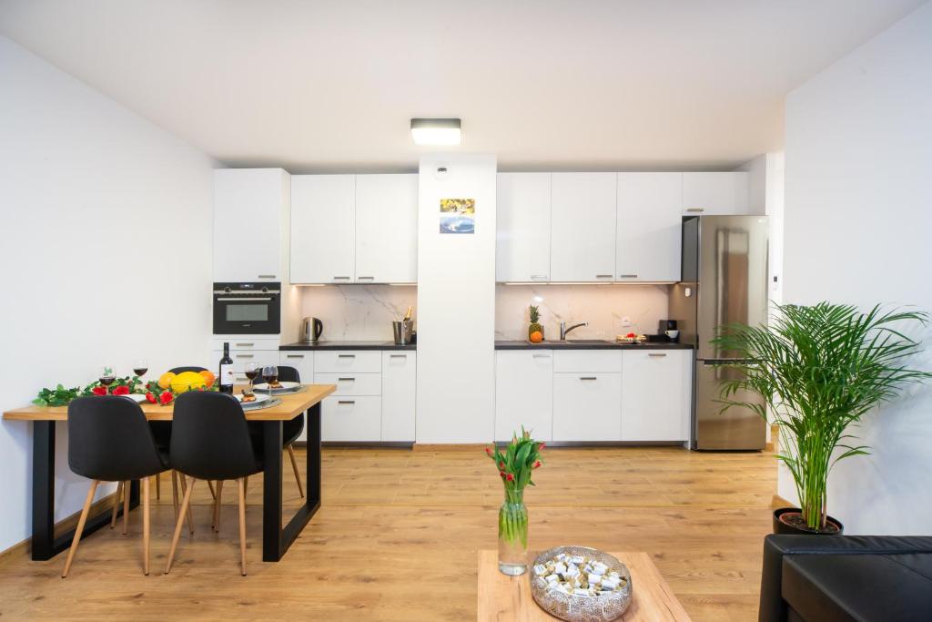 Maya's Flats & Resorts 49 - Spacious 3 Rooms Apartment In Szafarnia Gdansk, Gdaňsk