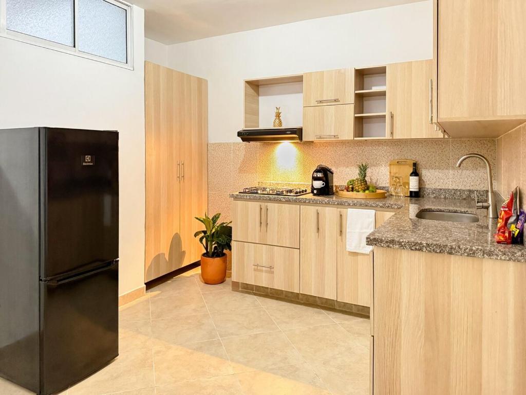 Spacious Boutique Loft with Netflix - Perfect Location - 3