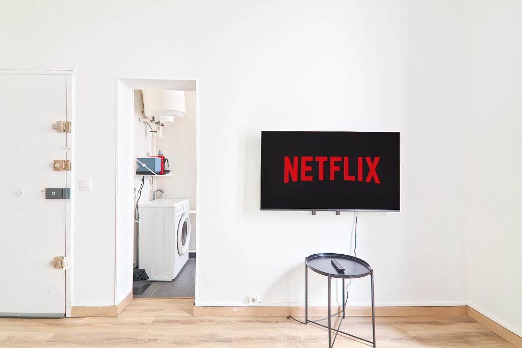 Eiffel Tower 2 Heart of Paris 1BR-4P with NetFlix - 2