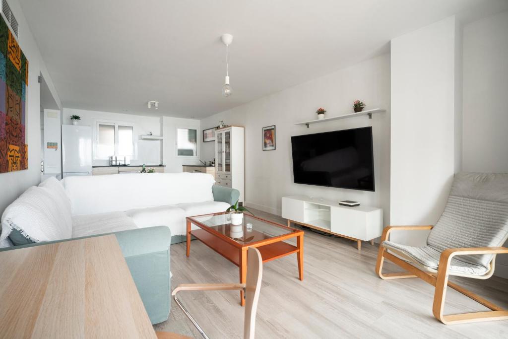 AA Guest - Sunshine Front Sea Views Eco Apartment - 4