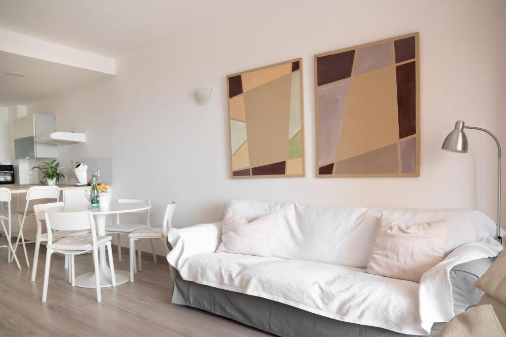 AA Guest - Rubi Front Sea Views Eco Apartment - 4