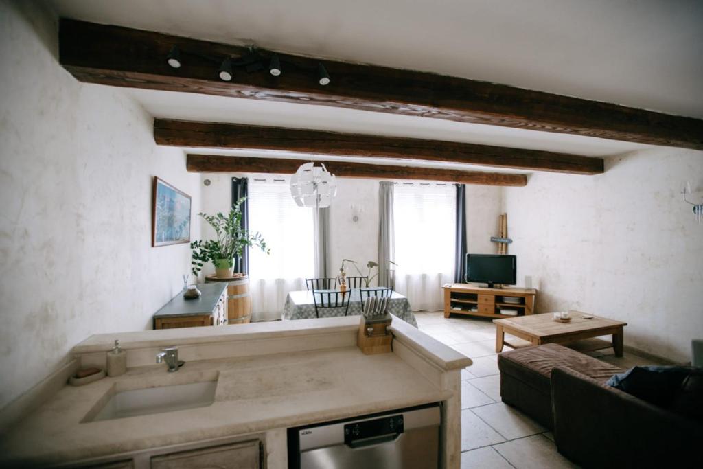 Charming Village House in the Heart of Isle-sur-la-Sorgue - 4