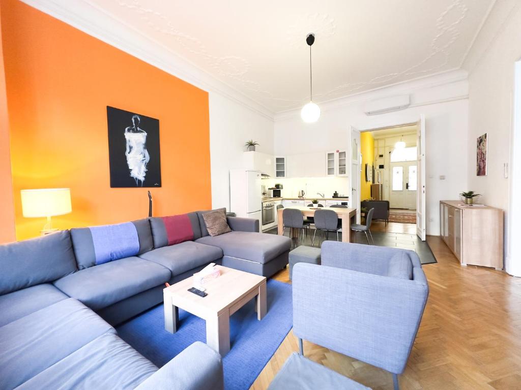 Deco House -Family-Friendly 2BR Downtown Apartment AC, Budapest