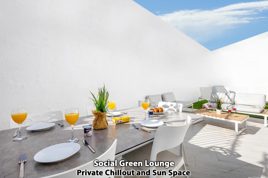 Villa Fiesta Las Americas up to 14 Guests Party Stay - 1