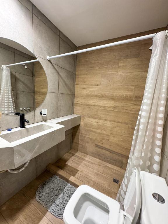 Casa espectacular con 3 habitaciones en suite de lujo, 4 baños, patio al aire libre con jacuzzi y ubicacion perfecta a 3 cuadras de la plaza - Bonavista Rentals - 5