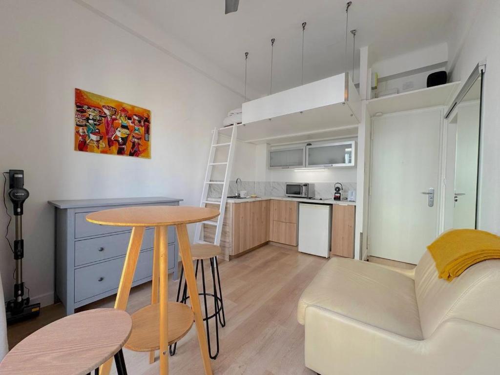 ⁂ Petit nid design au centre de Nice - 1