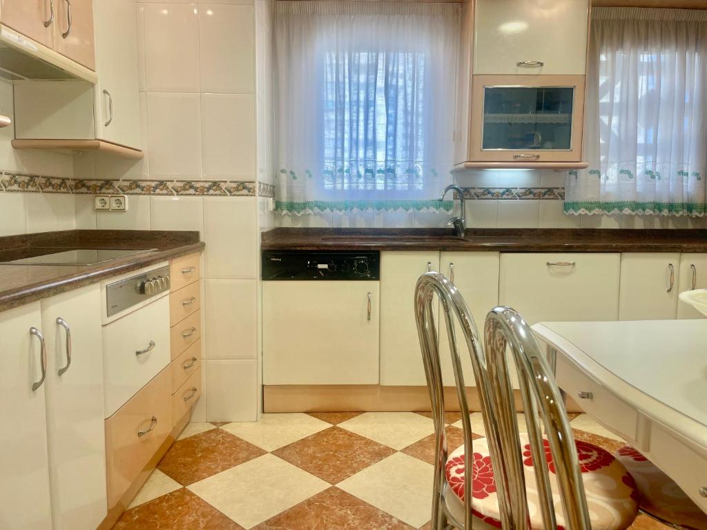 Acogedor apartamento de dos dormitorios en el corazón de Benidorm - 5