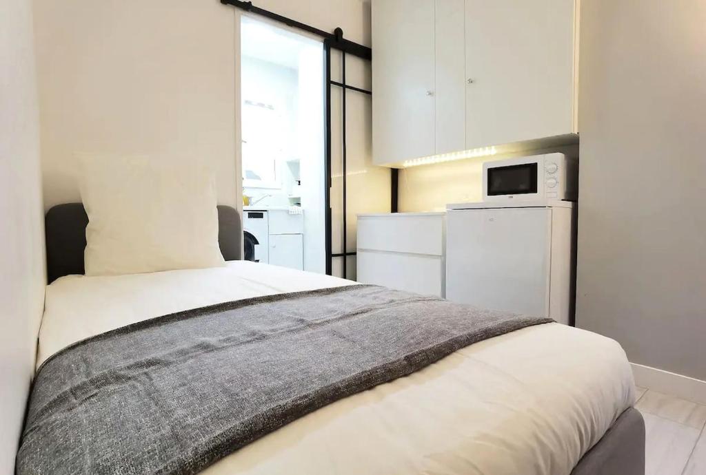 Cozy Single Flat in Paris 16th District Elevator N16-142 - 3