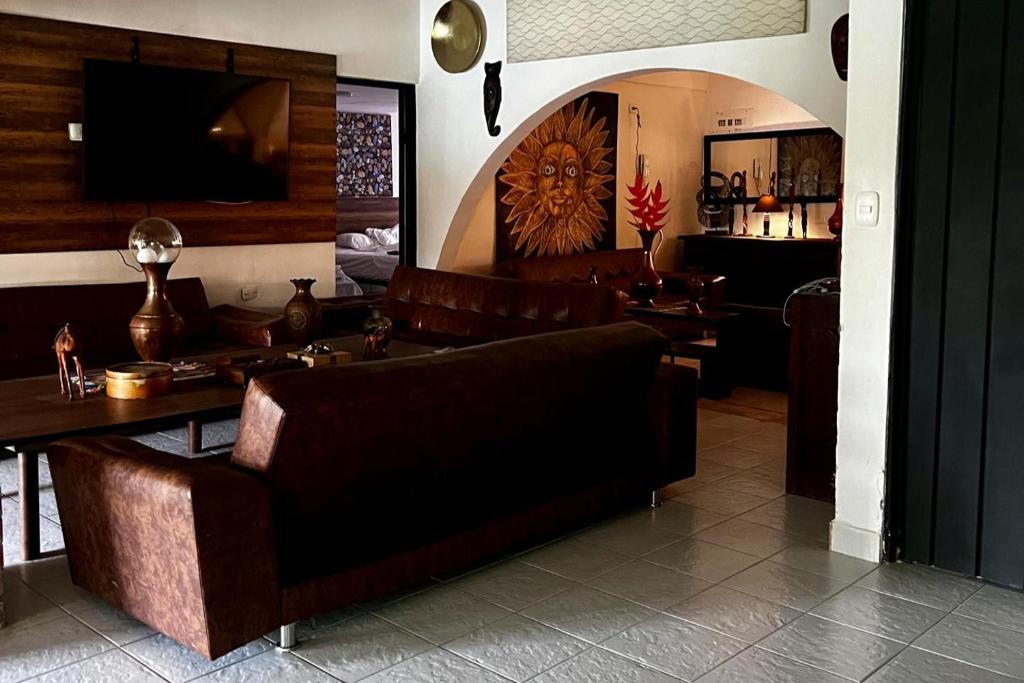 Inviting 14-Bed Villa Sleeps 29 Parking - 2
