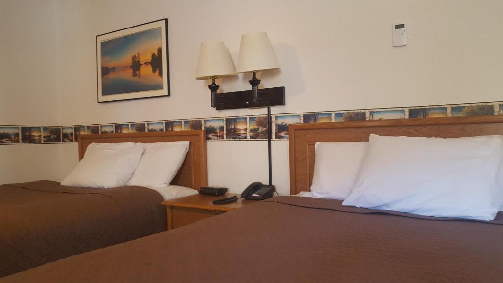 Longliner Lodge and Suites photo