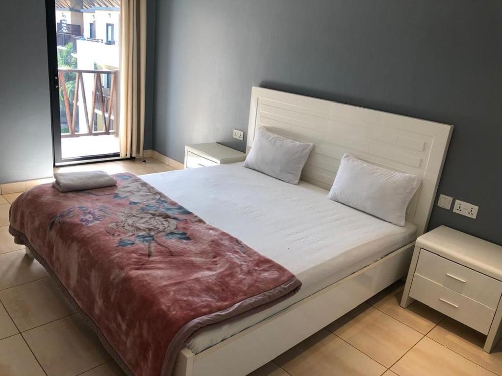 Senegambia Central, Elephant Island