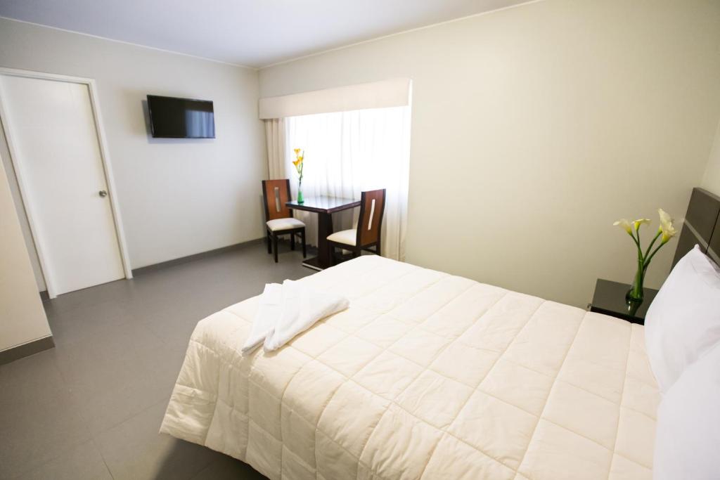 Mariategui Hotel & Suites photo