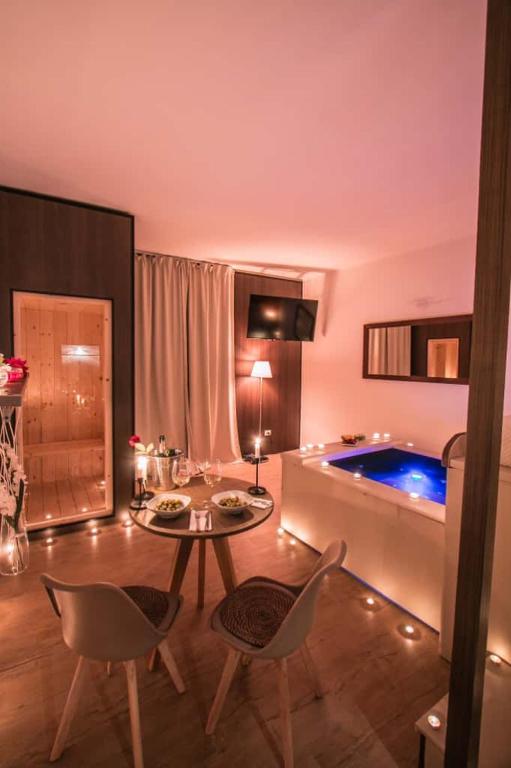 Alma Suites - Jacuzzi Livorno - 3