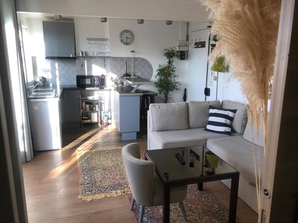 Nice studio and its terrace - 1