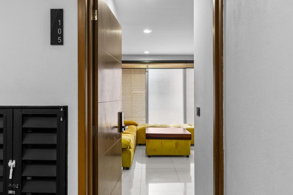 Modern Apartment + Pool + 5 min from the Beach - 2