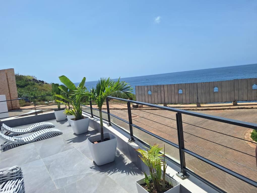 AM-F4 Luxurious Lodge, Dakar