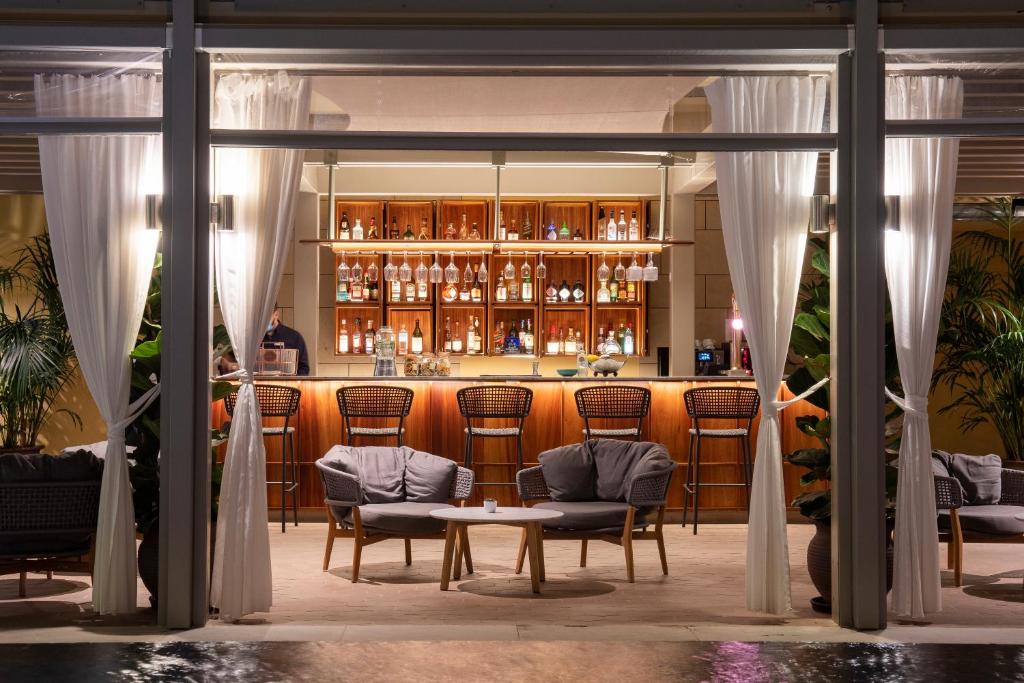 Bar/lounge