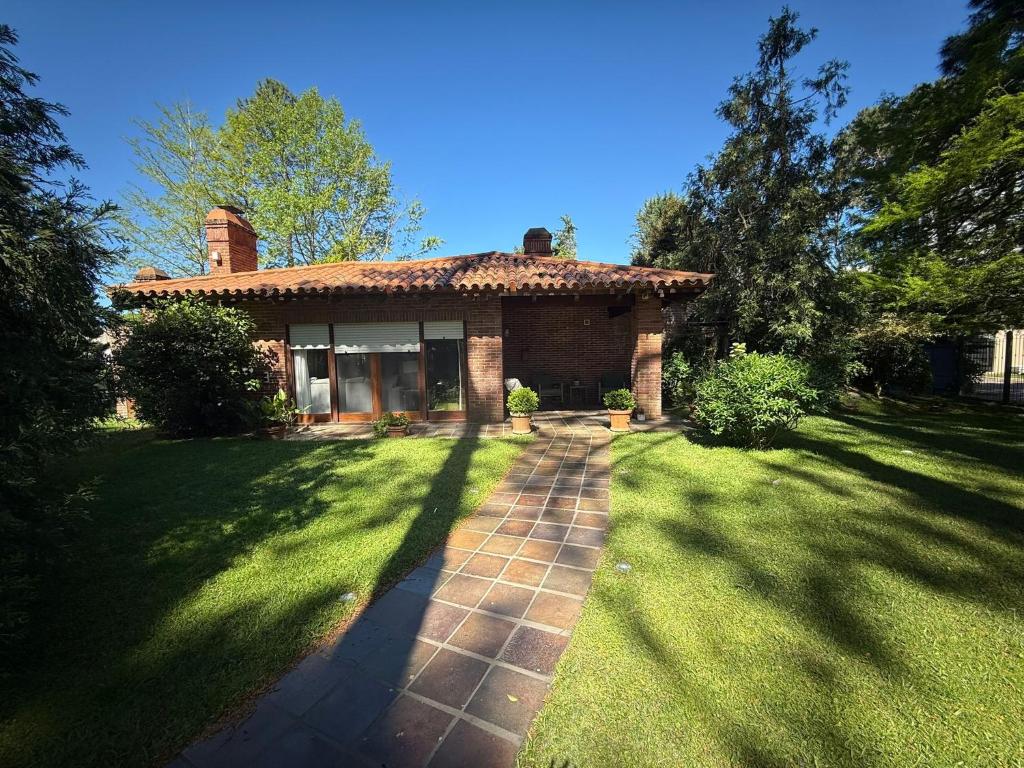 Hermosa casa en barrio cantegril - 3