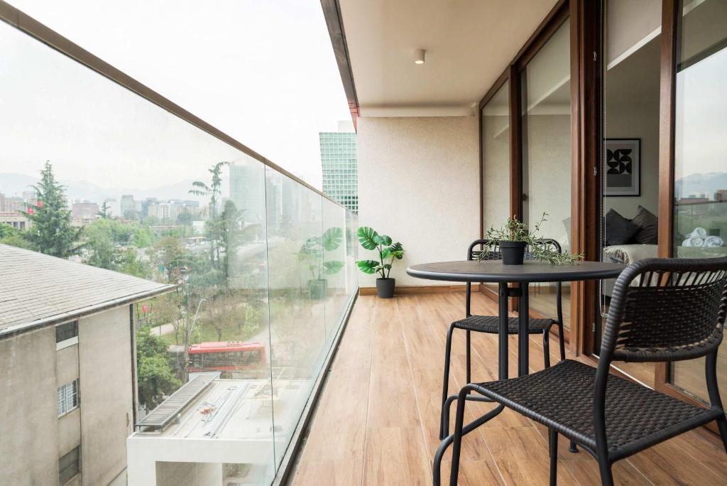 Spacious 2B apartment steps from Escuela Militar - 4