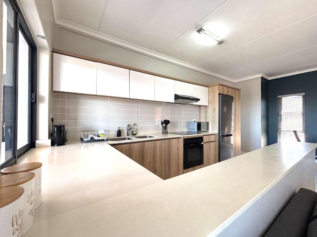 Ocean's Edge Escape!, Ballito