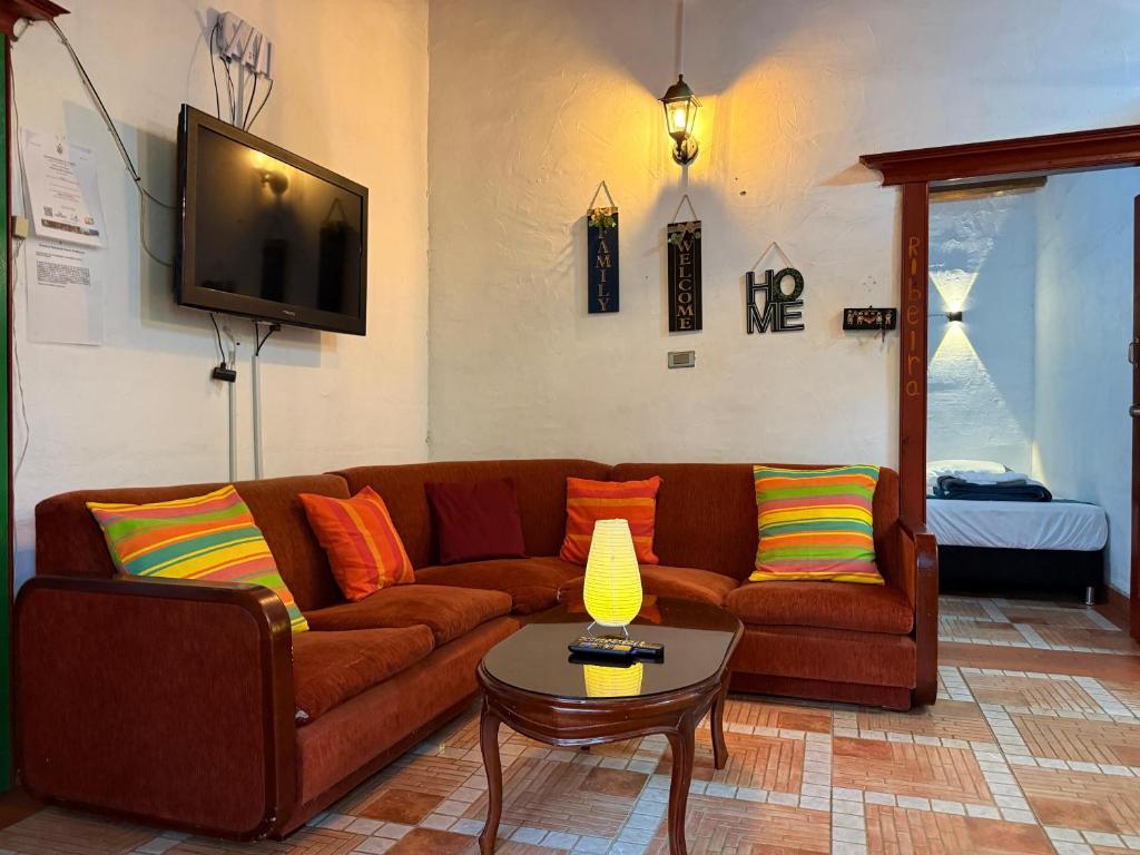 Galicia, cabaña junto a un bosque y a Cascada - 3