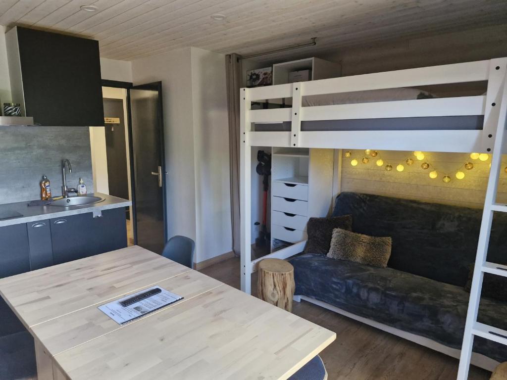 Studio rénové pour 4 au pied de la piste de luge - FR-1-836-13 - 1