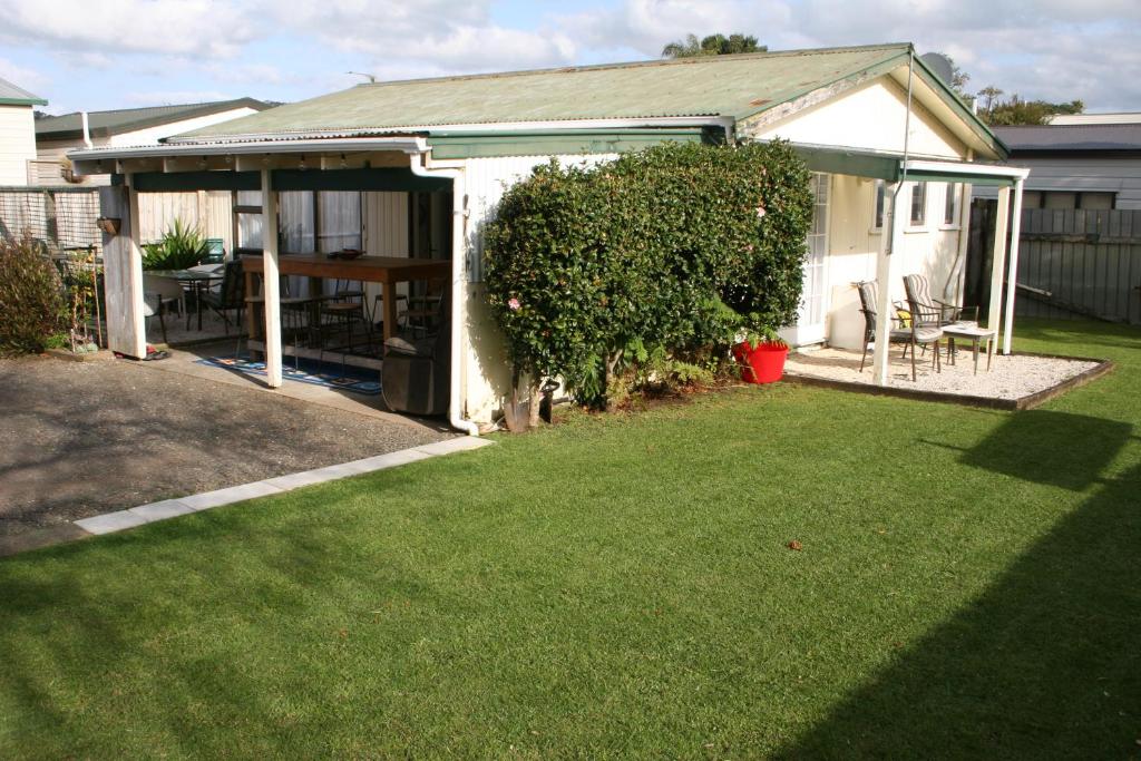 Hosts on the Coast Sandy Paws, Whitianga