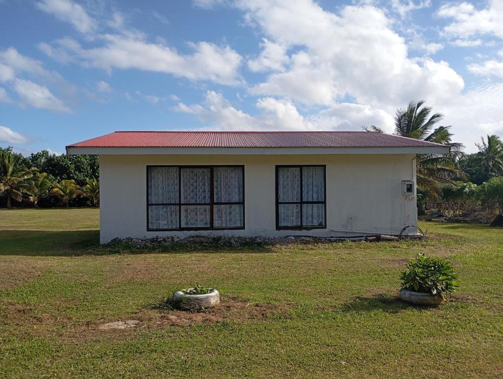 Tropical Hideaway, Amuri