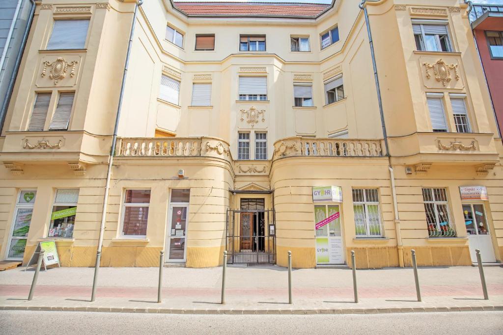 Entrance, Eden Center Home in Gyor