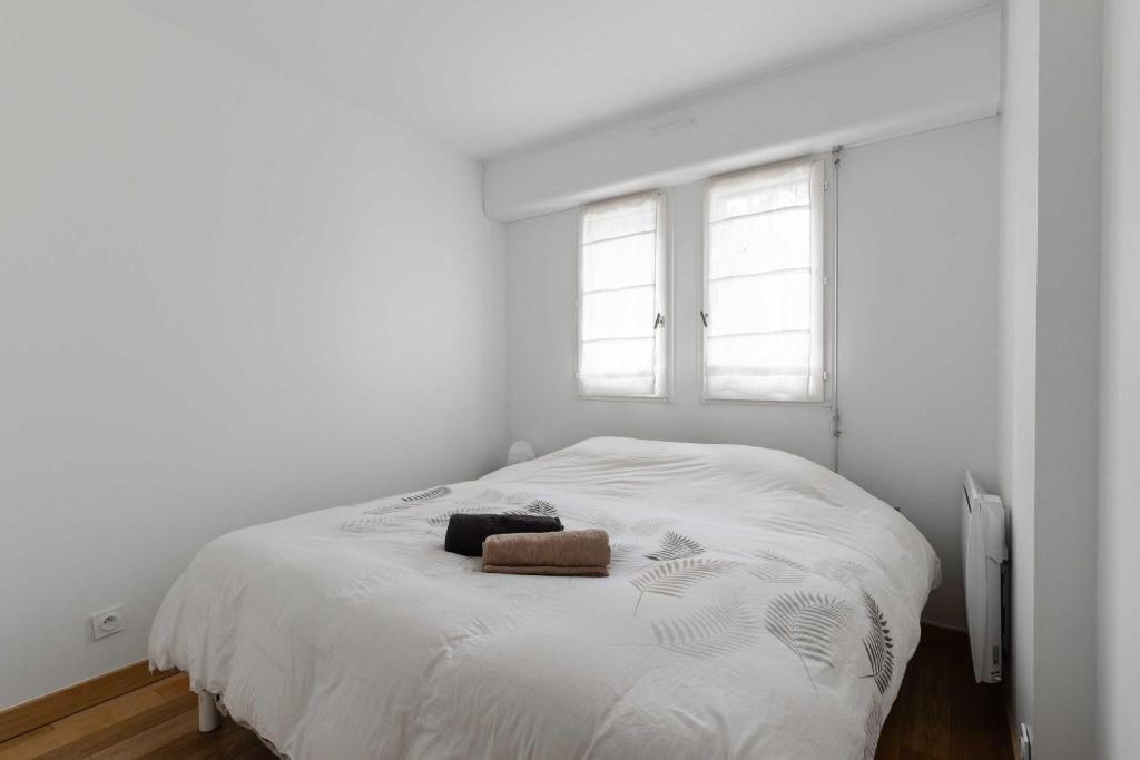 3 bedroom apartment with garden and swimming pool - 3