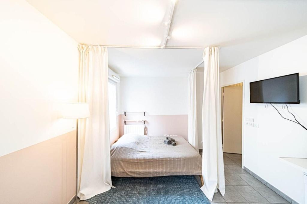 Le petit Montel- studio avec garage-métro Valmy - 5