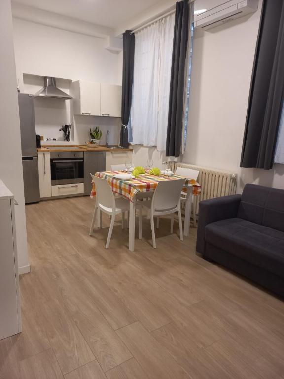 Elegant and modern two-room apartment with equipped kitchen - 3