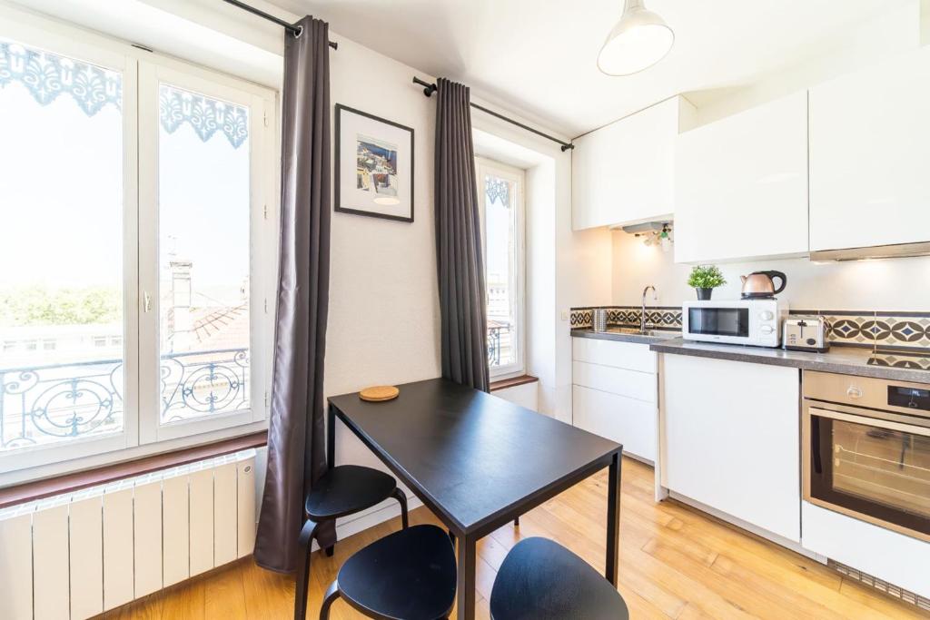 Le Petit Chaponnay - Charming Apartment for 2 near Saxe Gambetta - 5