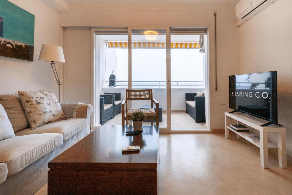 Modern apartment with pool on the beachfront in Marbella by SharingCo - 2