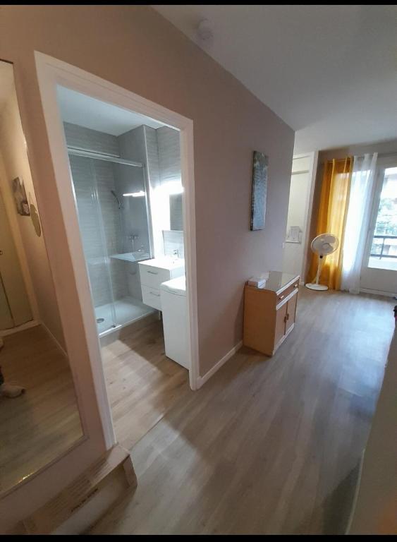 Studio tout confort avec balcon à 100m des Thermes - 2