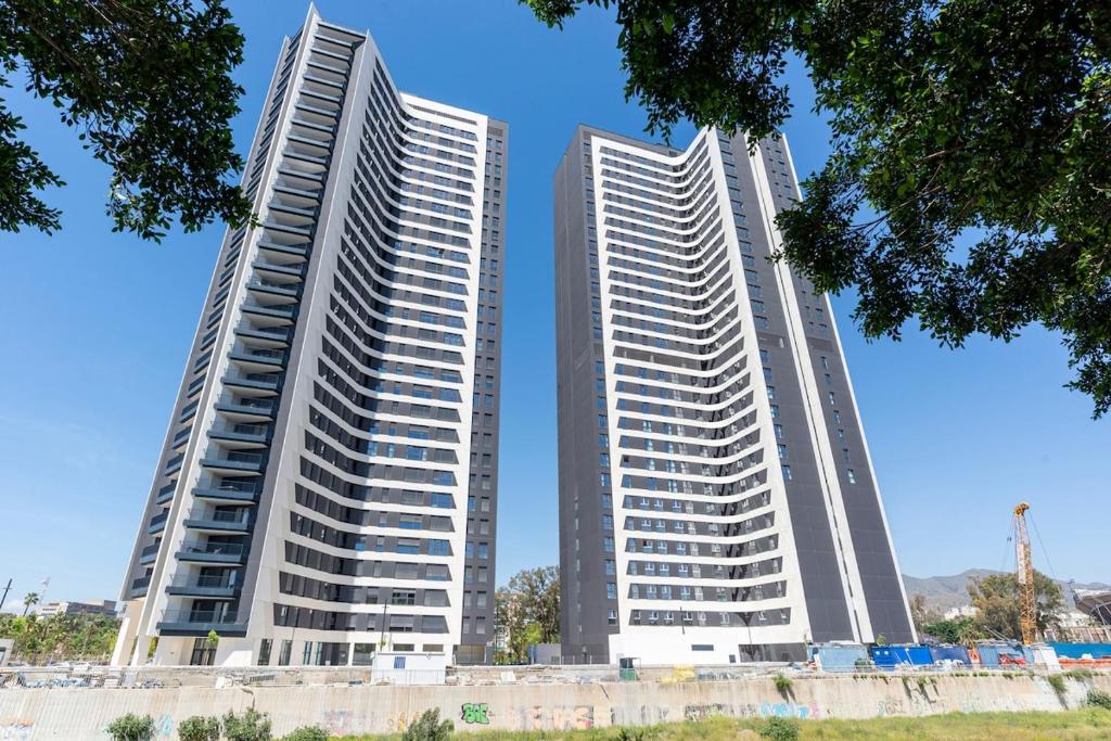 Skyline VIII Pool & Coworking by ELE Apartments - 4