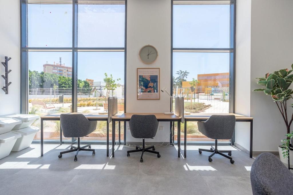 Skyline VIII Pool & Coworking by ELE Apartments - 5
