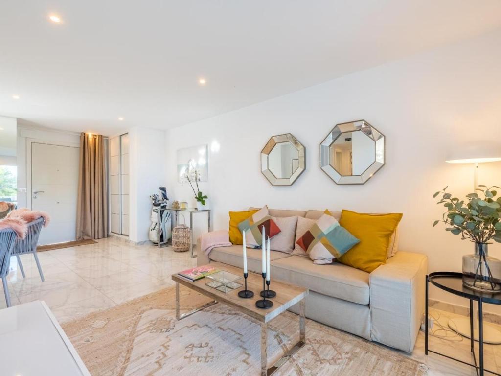 Azahara 1 8B Beautiful apartment frontline golf in popular Aloha - 4