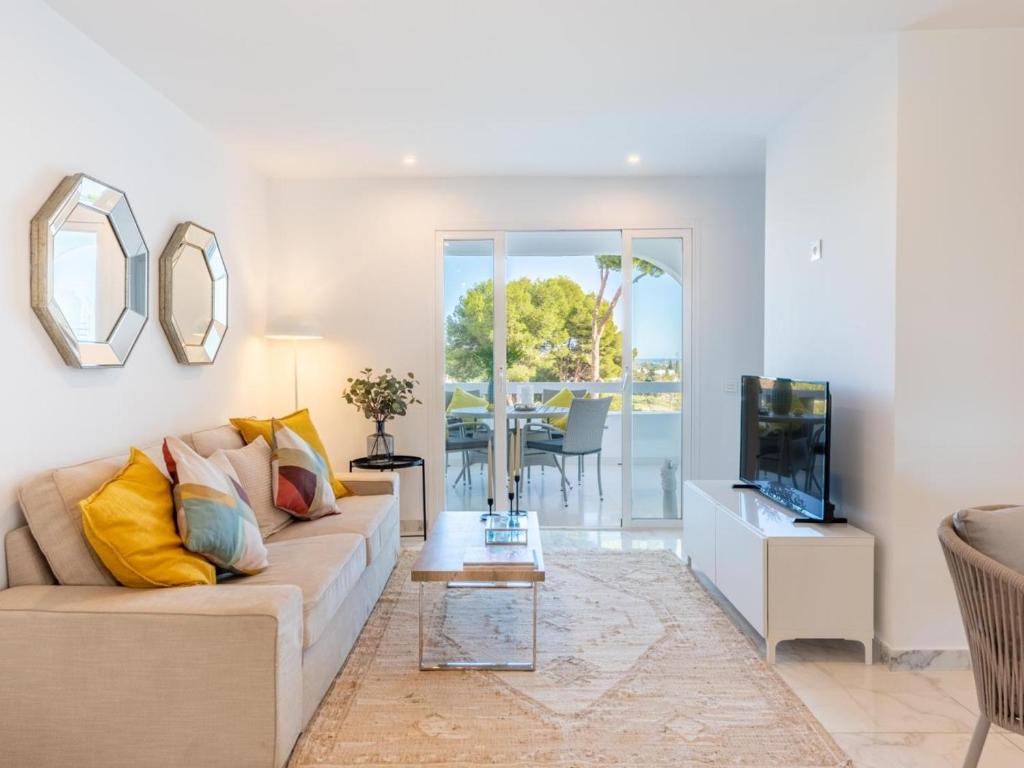 Azahara 1 8B Beautiful apartment frontline golf in popular Aloha - 5