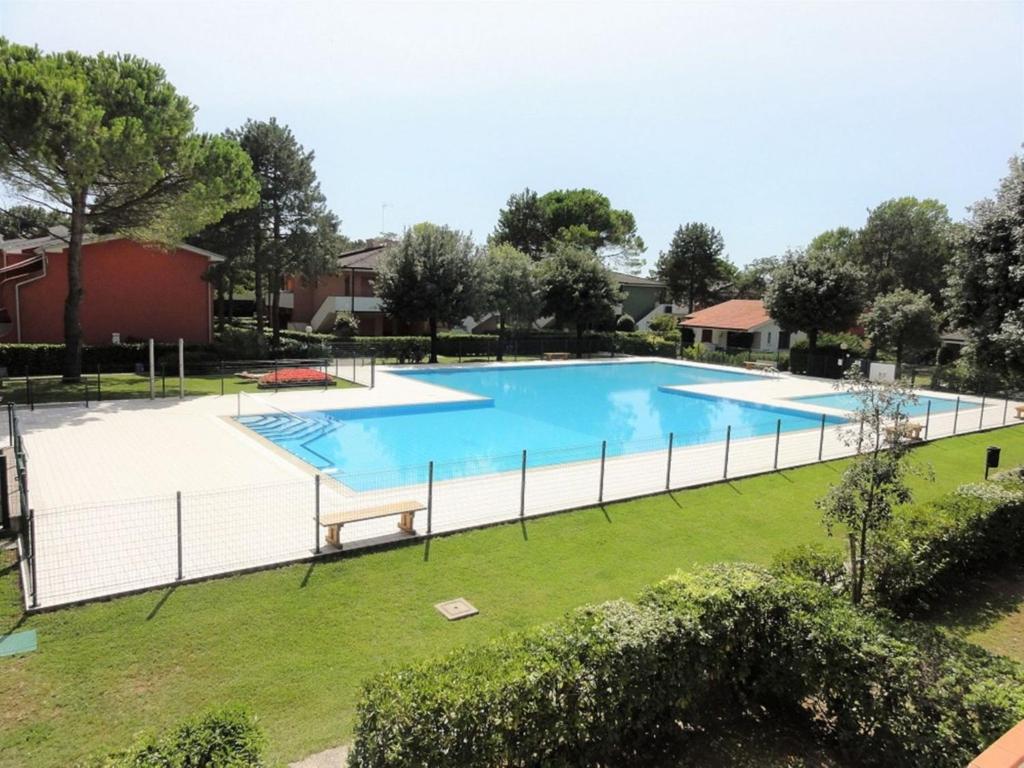 House with pools and outdoor space - 2