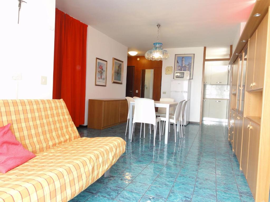 Bright apartment close to the sea - 2
