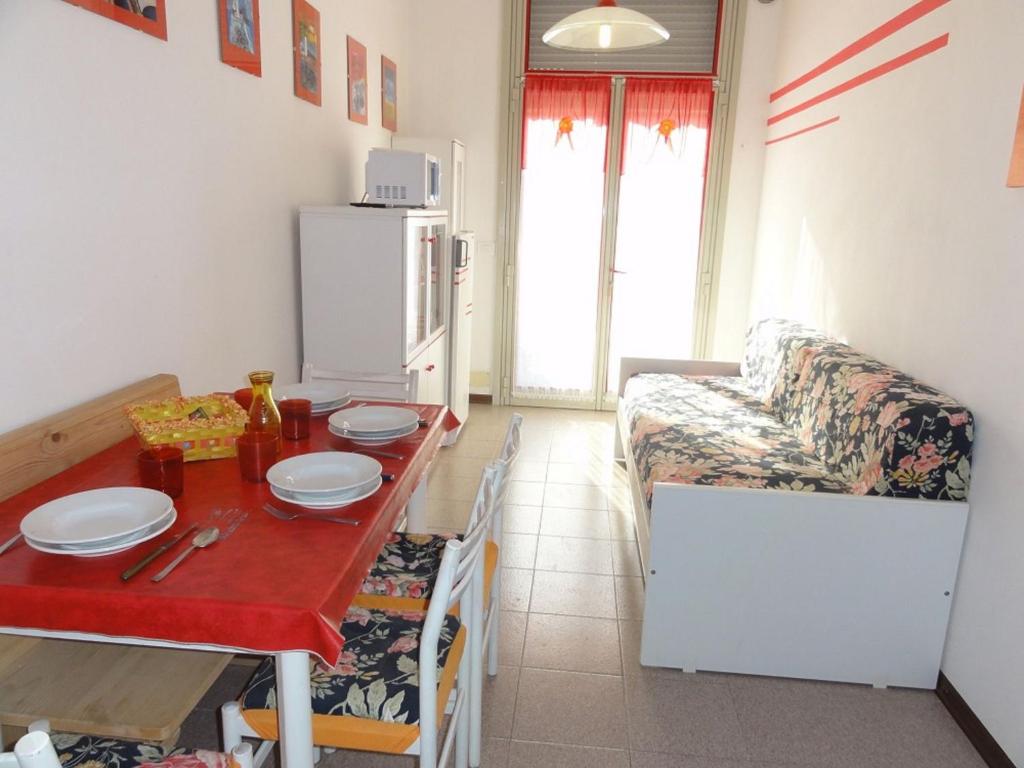Beachside apartment with outdoor space - 2