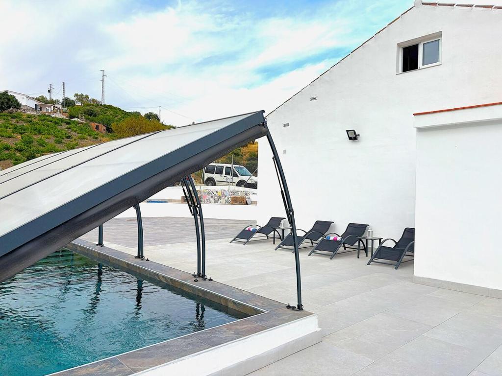 Evans Realty CI Piscina climatizada BBQ Juegos - 2