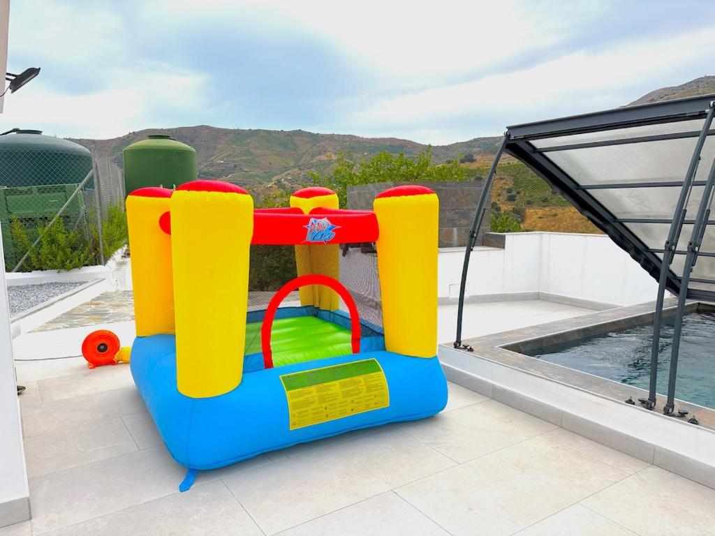 Evans Realty CI Piscina climatizada BBQ Juegos - 3